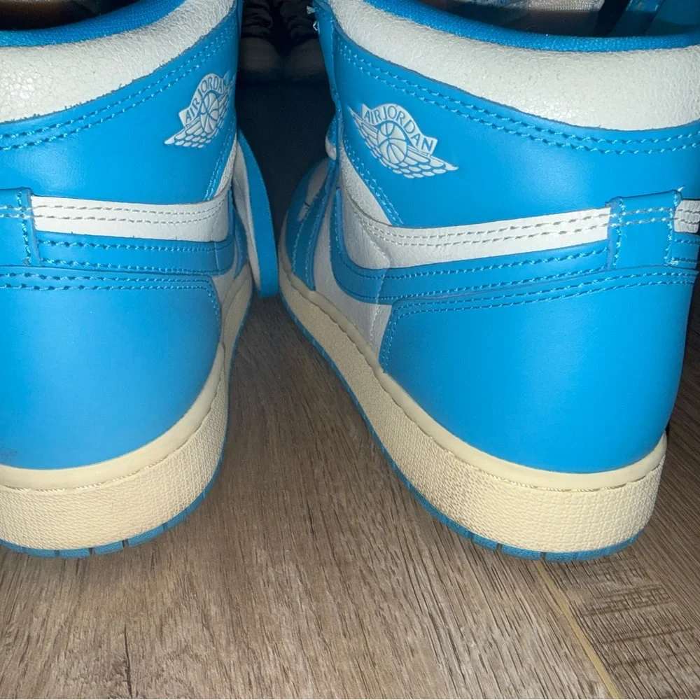 Air Jordan 1 Retro High - White & University Blue